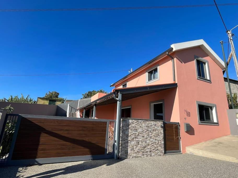 The Cozy Pink House Ponta do Sol (Madeira)