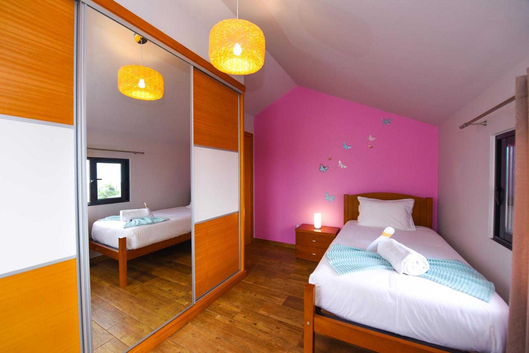 The Cozy Pink House * Ponta do Sol (Madeira)